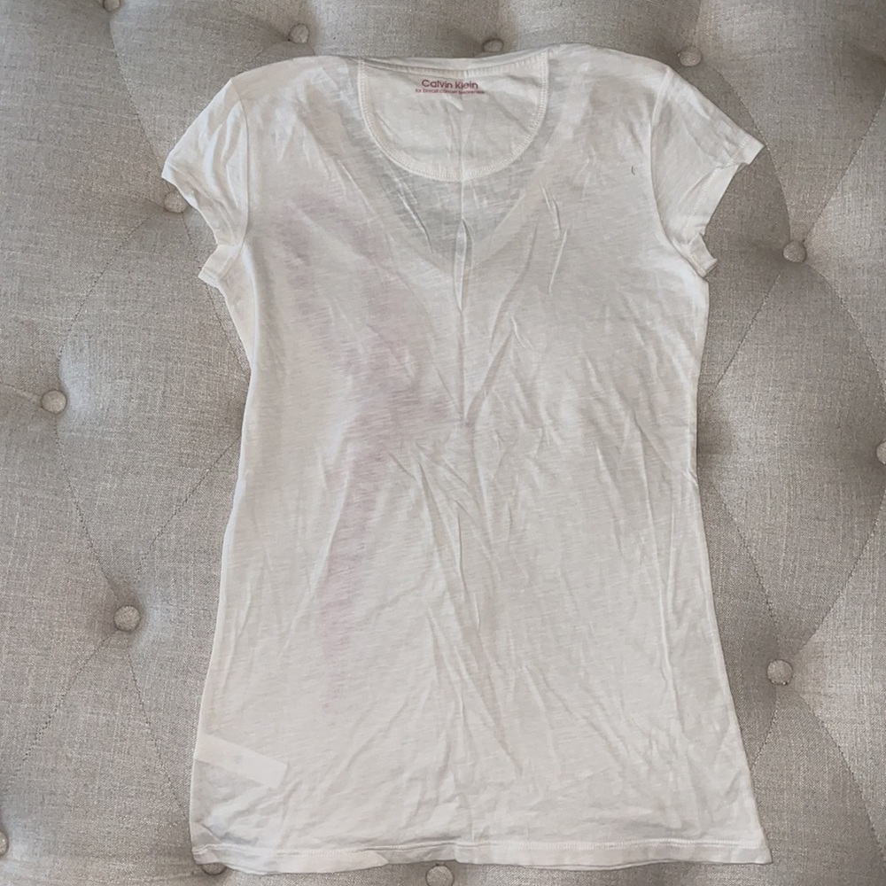 CALVIN KLEIN special edition tee for breast cancer awareness. NWT - Picture 5 of 6